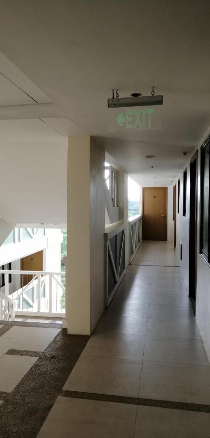 Pine Suites Tagaytay 2 Bedroom W/ Netflix And Parking, Wifi, Balcony, And Great View Tagaytay City Εξωτερικό φωτογραφία